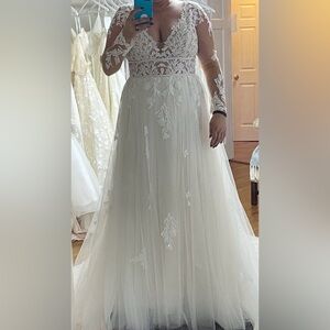 Elegant White Lace Wedding Dress